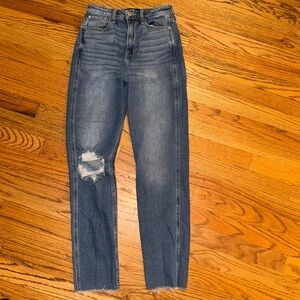 Hollister ultra high rise mom jeans. 0L.  24x29